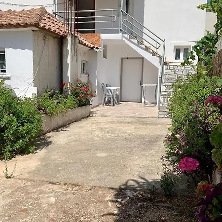 Vaso Apts Sarande